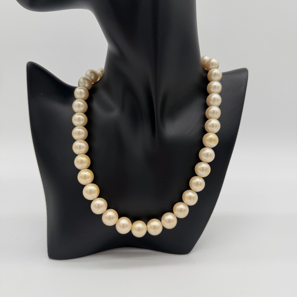 Vintage Monet Faux Pearl Necklace Cream Beads Gold Tone Clasp‎ Signed